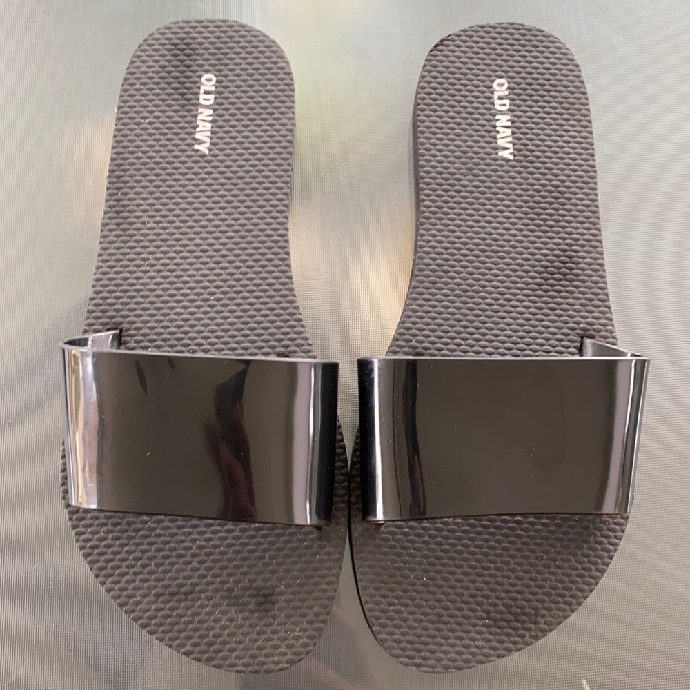 Old navy slip on sandals